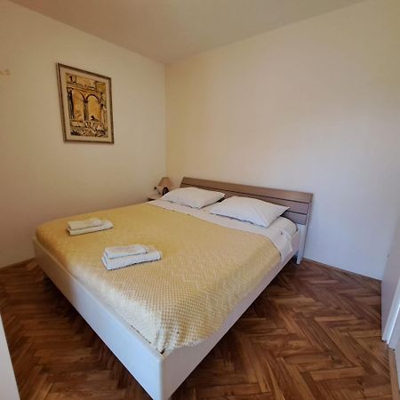 Apartments Sabina I Grapes Малинська Екстер'єр фото
