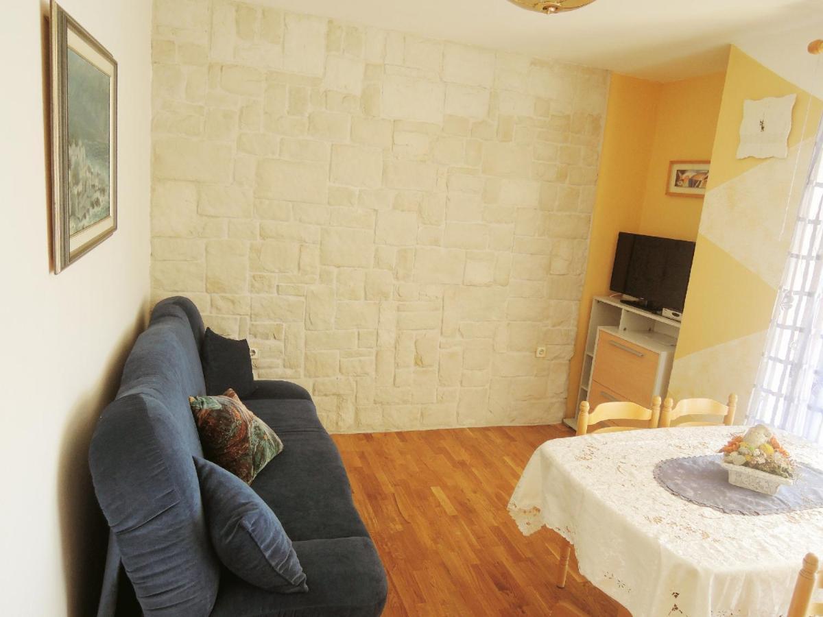 Apartments Sabina I Grapes Малинська Екстер'єр фото